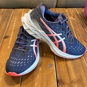 ASICS Novablast 2